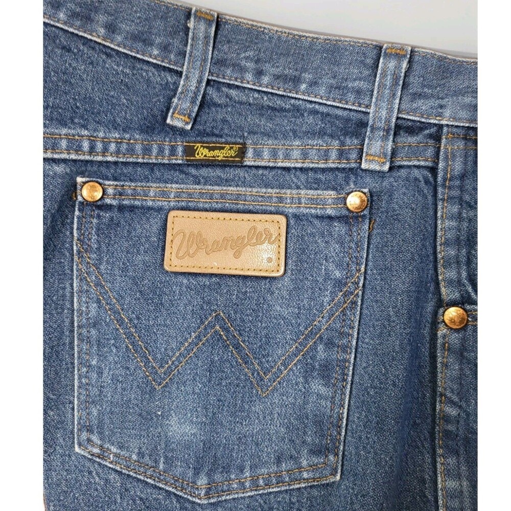 Vintage 2000 Wrangler 13MWZPW Cowboy Cut Jeans 37x32 Prewashed Blue Denim Mexico